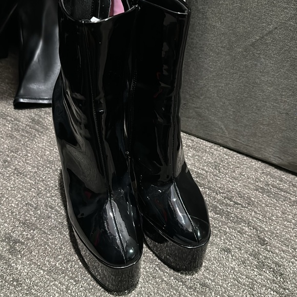 STEVE MADDEN "PASSION" patent leather boots
Size 10 only worn once! - Picture 6 of 7